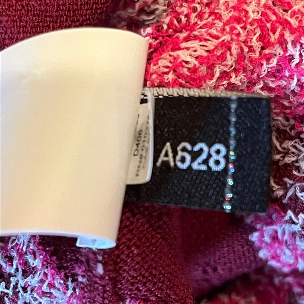 Kate Spade New York Marker Floral
Rhubarb Sweater Sz Medium - Picture 8 of 8